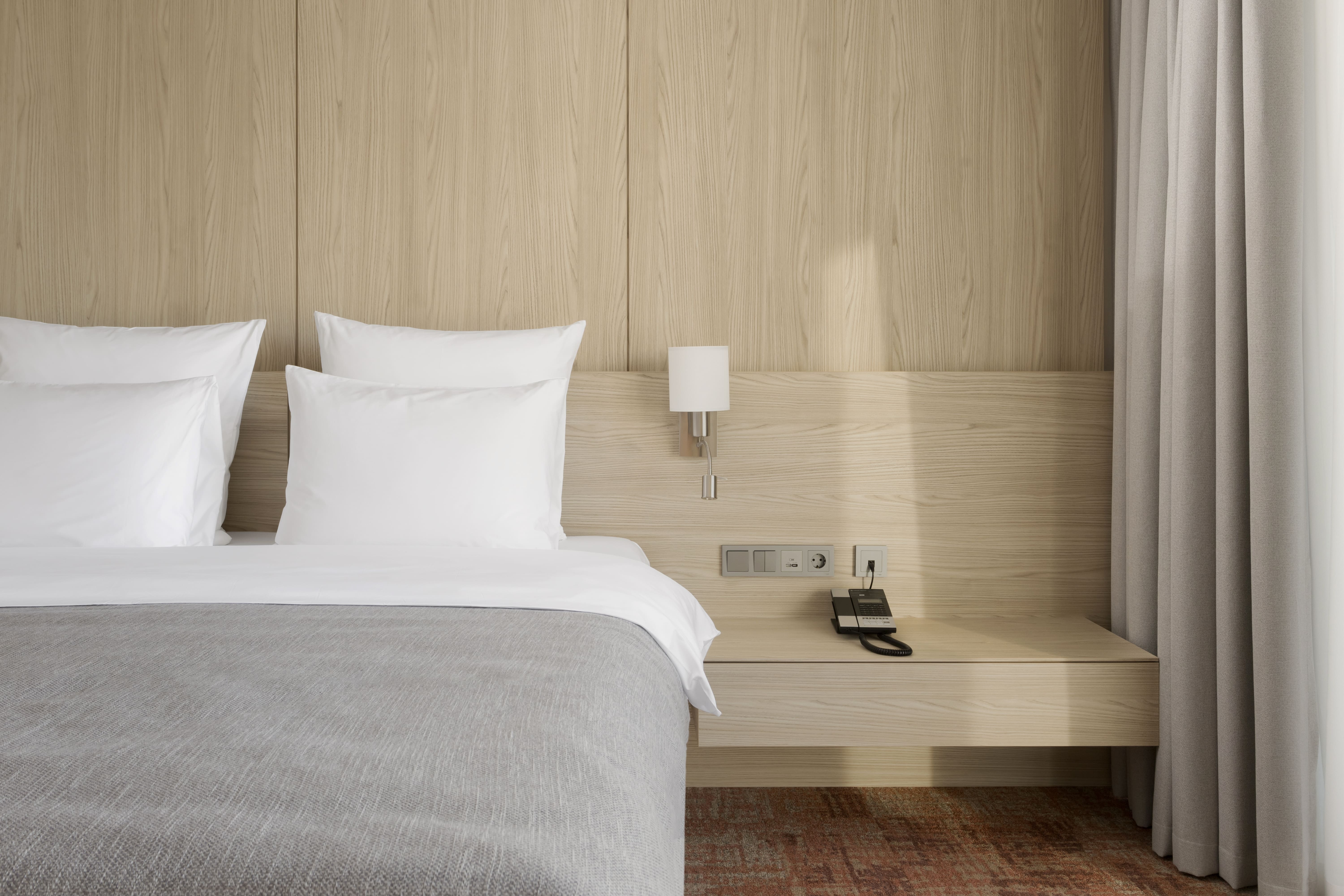 Дизайн номера Стандарт с видом во двор в санатории Кристалл