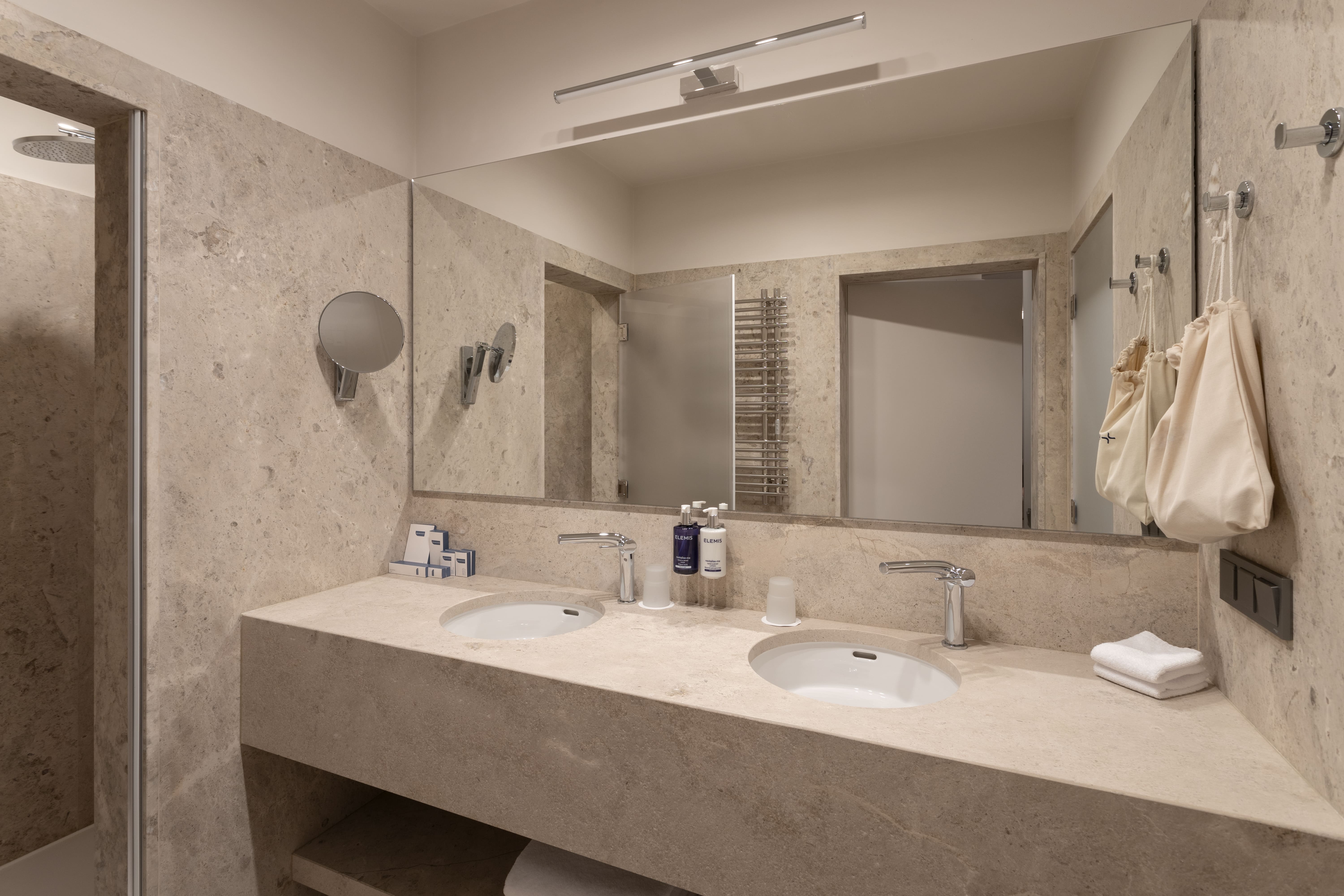 Дизайн номера Люкс Премиум  в санатории Кристалл