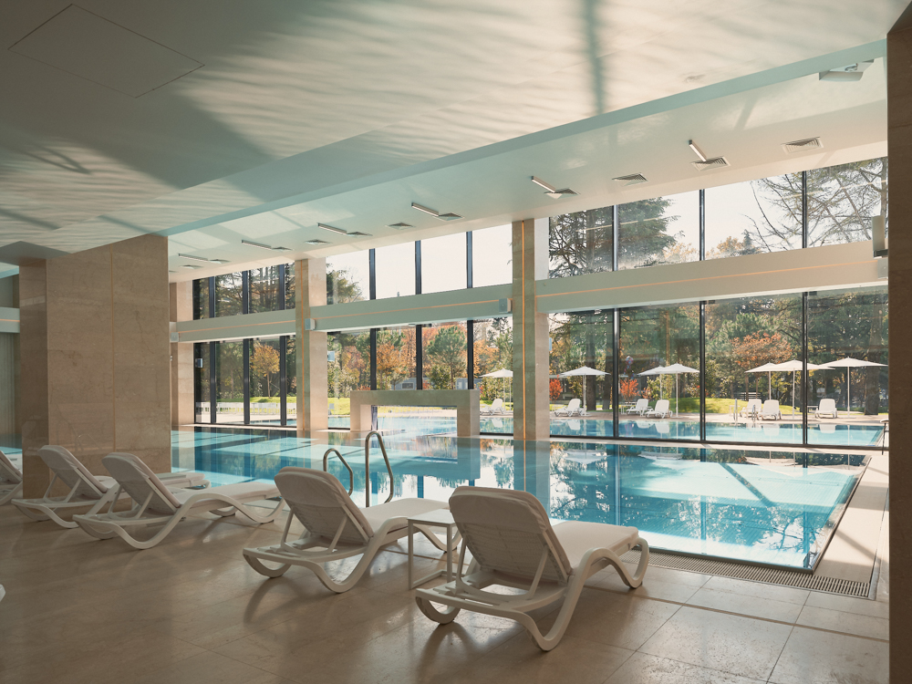 Круглогодичный бассейн санатория Кристалл в Сочи