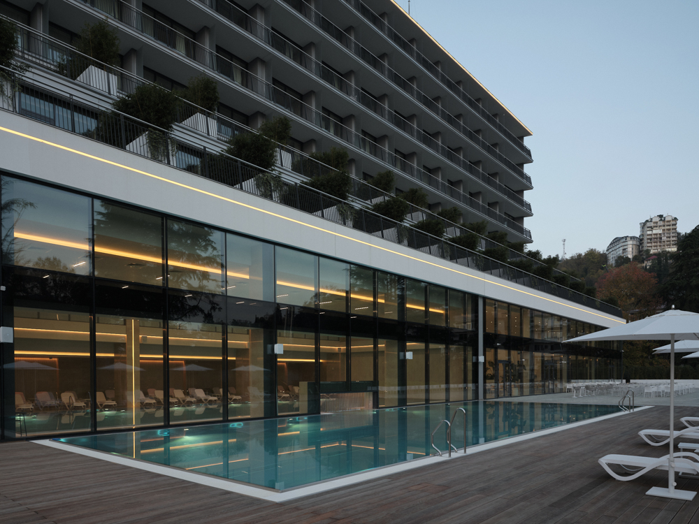 Круглогодичный бассейн санатория Кристалл в Сочи