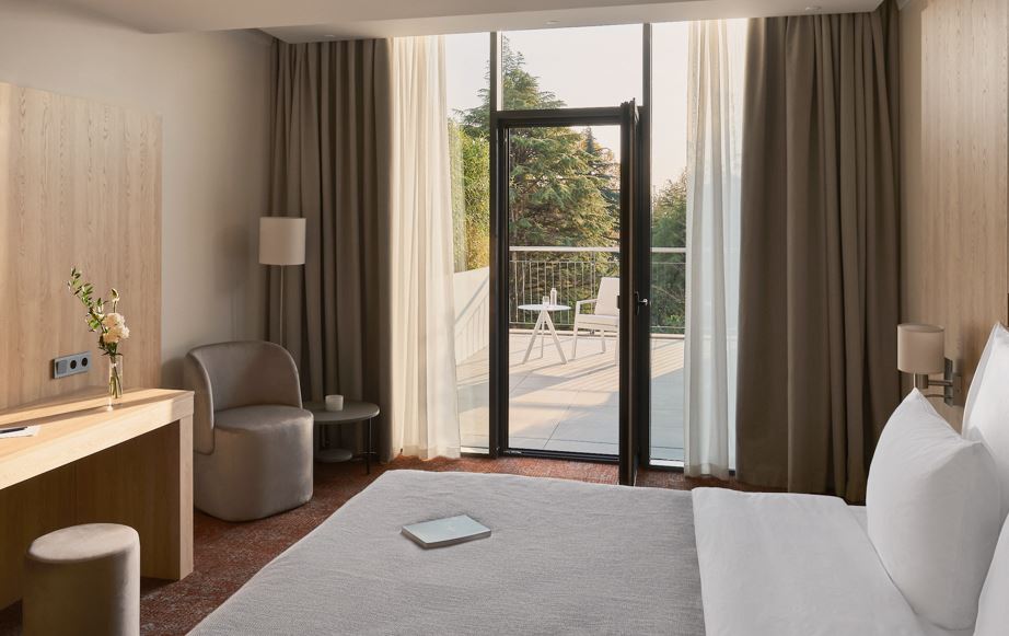 Дизайн номера Делюкс в санатории Кристалл