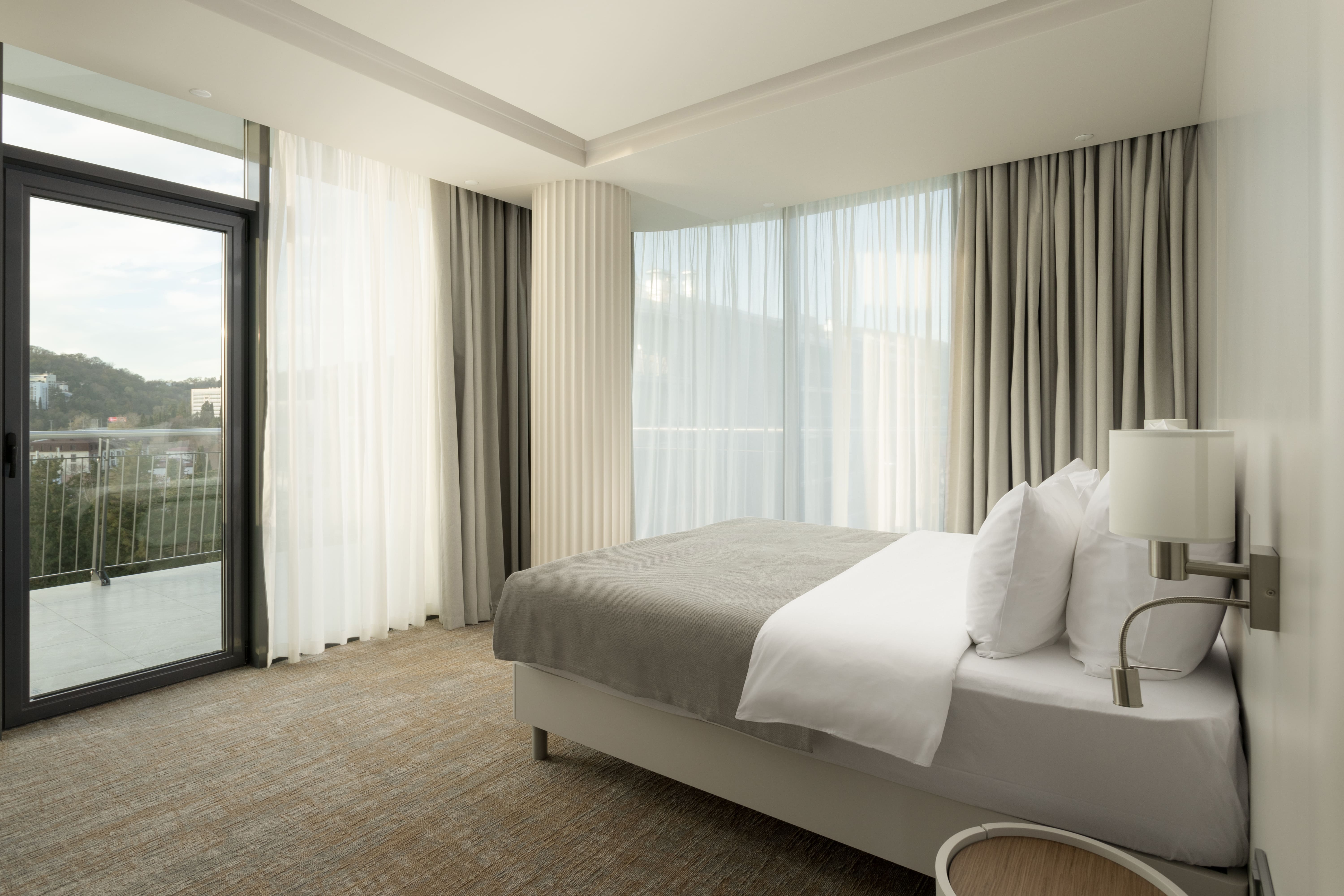 Дизайн номера Люкс Премиум  в санатории Кристалл