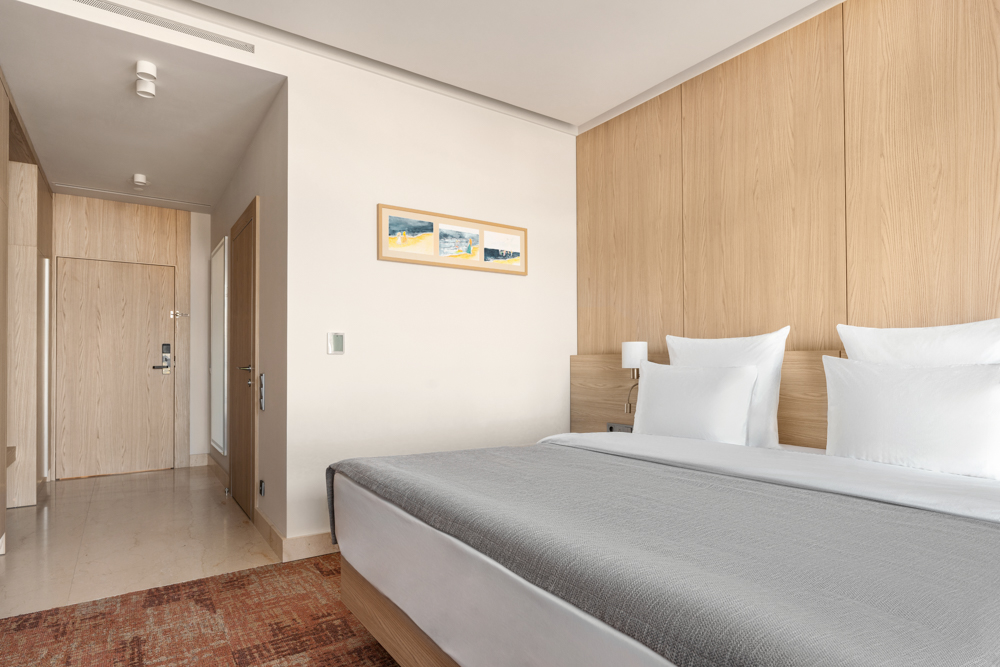 Дизайн номера Стандарт с видом во двор в санатории Кристалл