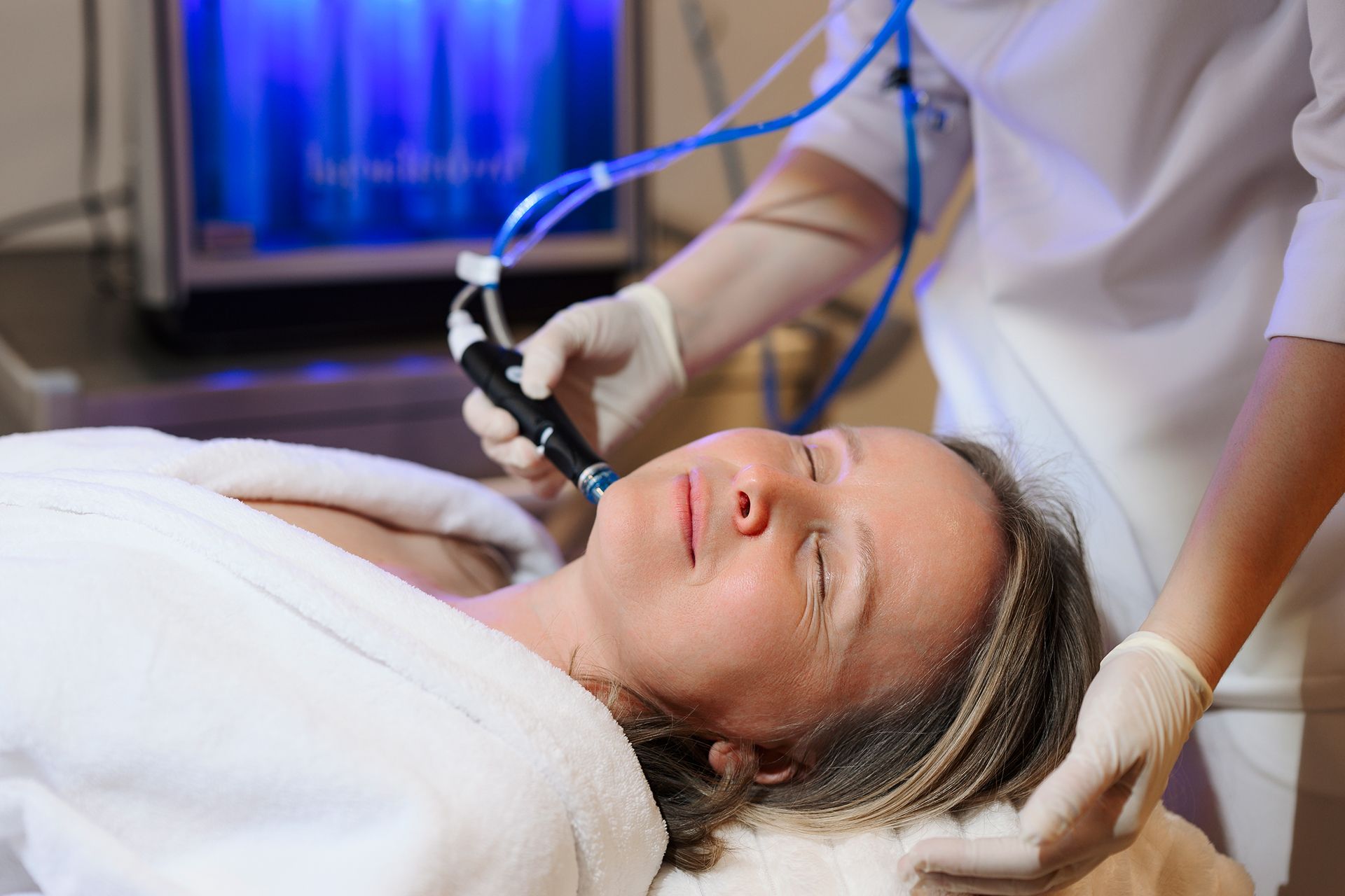 HydraFacial: что это за процедура, как проходит чистка лица